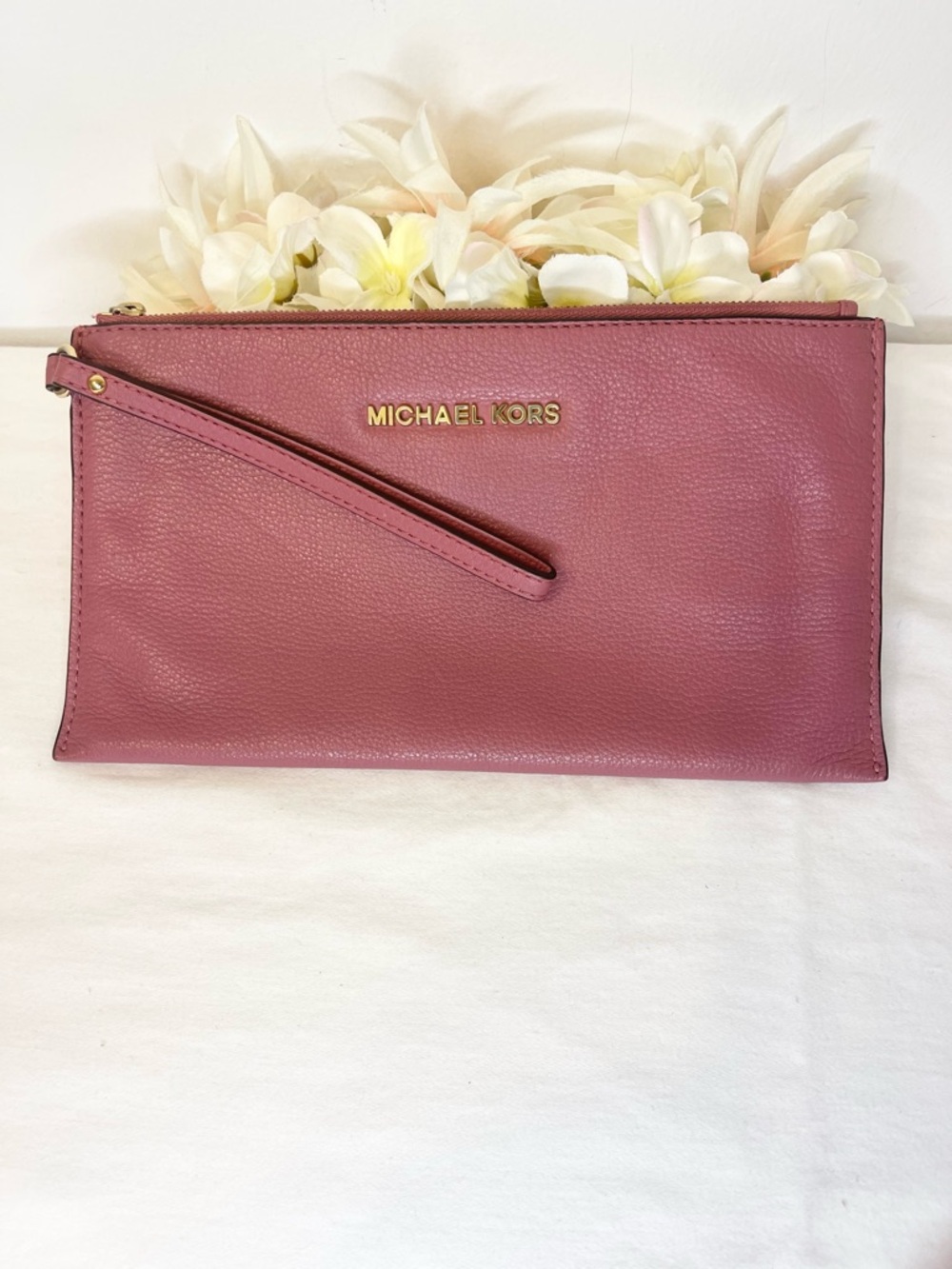 MICHAEL KORS JET SET LARGE ZIP CLUTCH
WRISTLET BAG Tulip Pink Blush